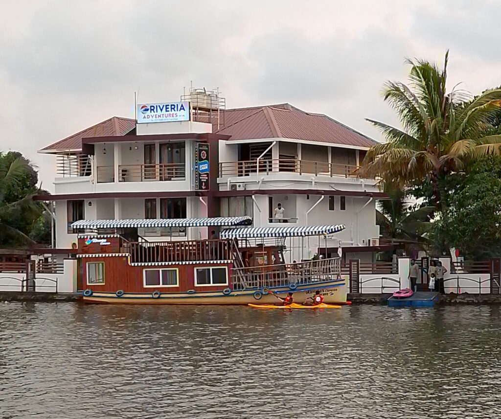 Captain’s Cabin Resort